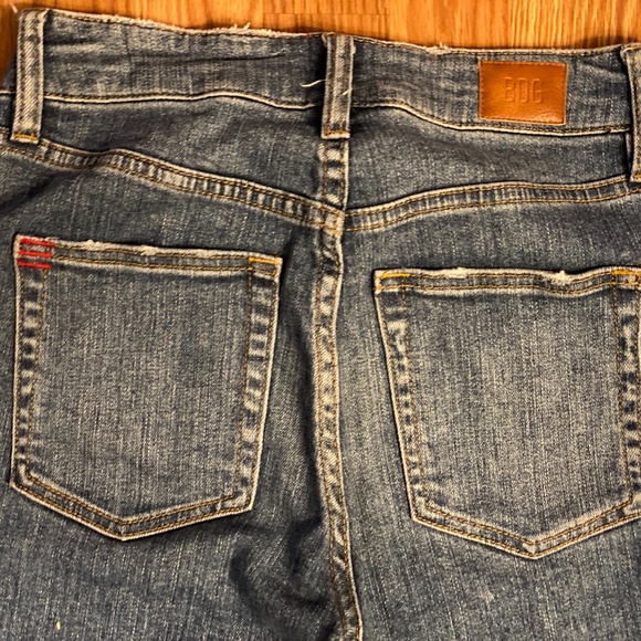 BDG High Rise Cropped Distressed Jean 24 - Picture 5 of 7